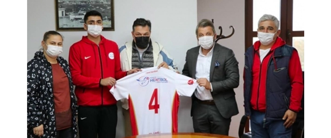 Pendik Hentbol Derneği Antrenörü Alper Ertuğrul ve Ekibi Başkanımıza Ziyarette Bulundu