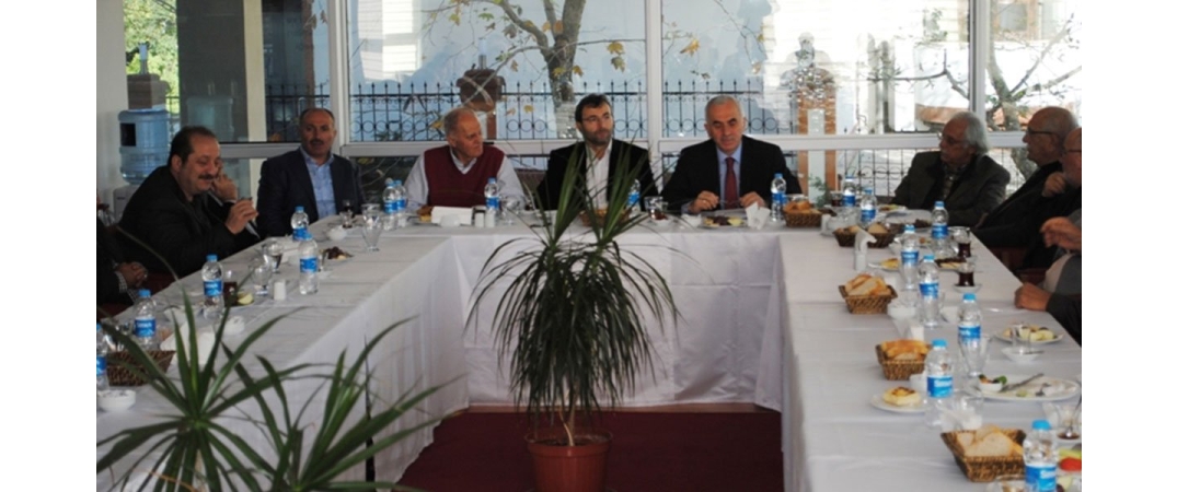 Ev sahipliğini Musa Bayram’ın yaptığı gelenekselleşen Onur Kurulu Kahvaltısı