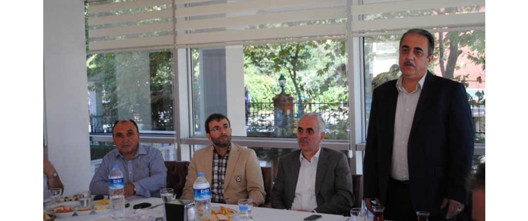 Ev sahipliğini Nazmi Özer’in yaptığı gelenekselleşen Onur Kurulu Kahvaltısı