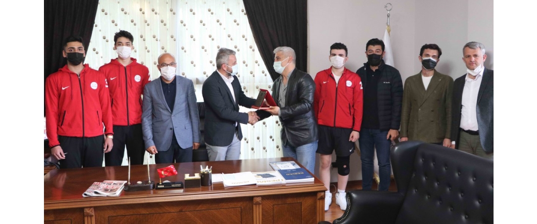 Pendik Hentbol Spor Kulübü Başkanı Kemal Önel ve Takım Oyuncuları Derneğimize Ziyarette Bulundular