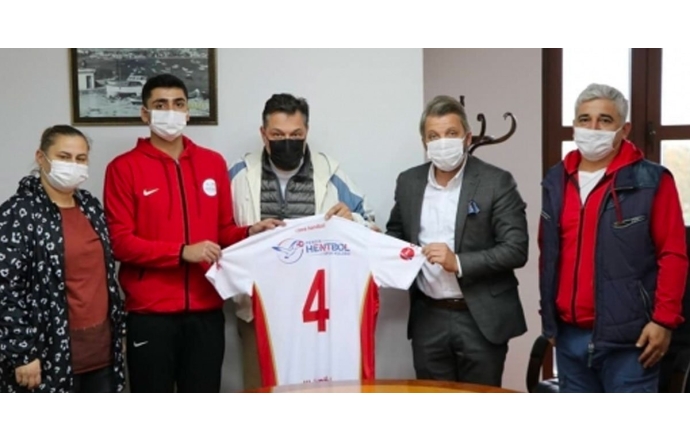 Pendik Hentbol Derneği Antrenörü Alper Ertuğrul ve Ekibi Başkanımıza Ziyarette Bulundu