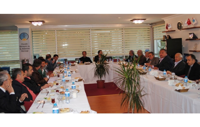 Ev sahipliğini Muhammet Bayram’ın yaptığı Gelenekselleşen Onur Kurulu Kahvaltısı