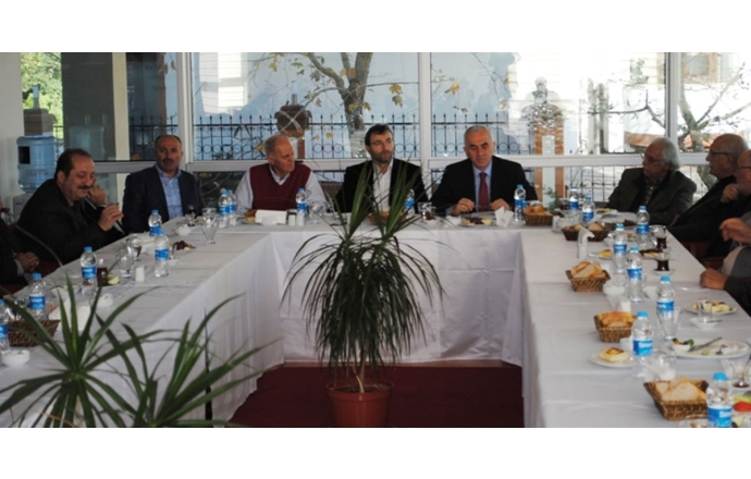 Ev sahipliğini Musa Bayram’ın yaptığı gelenekselleşen Onur Kurulu Kahvaltısı