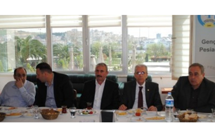 Ev sahipliğini Bülent Aydın’ın yaptığı gelenekselleşen Onur Kurulu Kahvaltısı