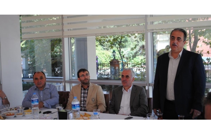 Ev sahipliğini Nazmi Özer’in yaptığı gelenekselleşen Onur Kurulu Kahvaltısı