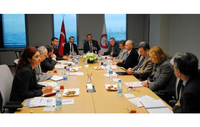 PESİAD Yönetim Kurulu üyeleri, Gedik Üniversitesi yetkilileriyle birlikte toplantı düzenledi.