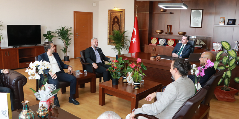 Pendik İlçe Kaymakamlığına atanan Sn. Mehmet YILDIZ’a hayırlı olsun ziyaretinde bulunduk.
