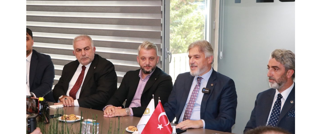 Yeniden Refah Partisi Genel Başkan Yardımcısı Sn. Mehmet ALTINÖZ ve beraberindeki heyet derneğimize ziyarette bulundular.