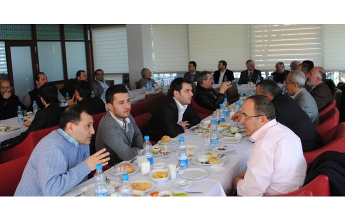 Ev sahipliğini Hasan Topaloğlu’nun yaptığı gelenekselleşen Onur Kurulu Kahvaltımız