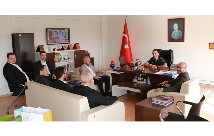 Pendik İlçe Jandarma Komutanlığı’na atanan Jandarma Üstteğmen Sn. Fahri TİRİL’e hayırlı olsun ziyaretinde bulunduk.